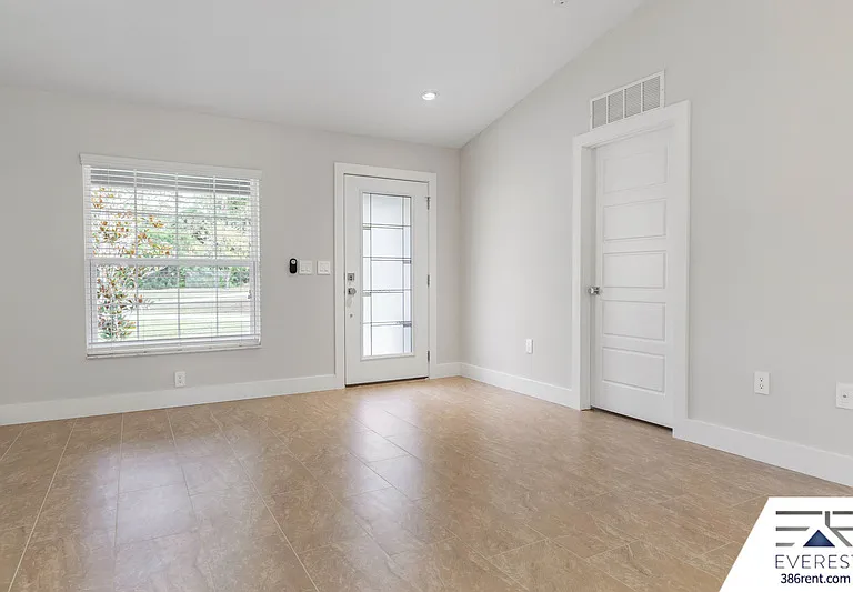 12 Walt Pl — Photo 6