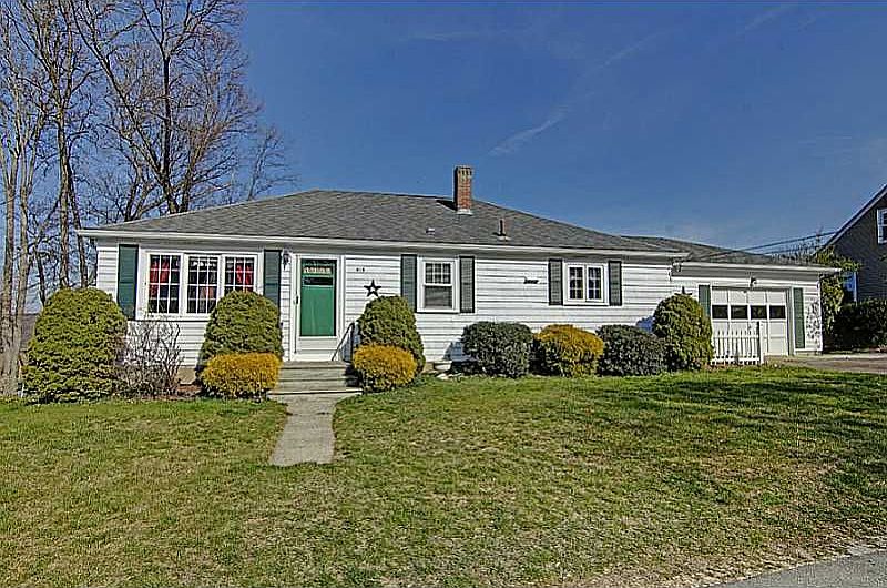2nd image of 415 Minerva Ave