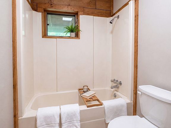2nd image of 1283 Ellis Hollow Rd APT 1
