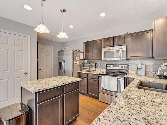 4th image of 126 Regatta Dr