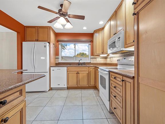 5th image of 940 Millwood Dr