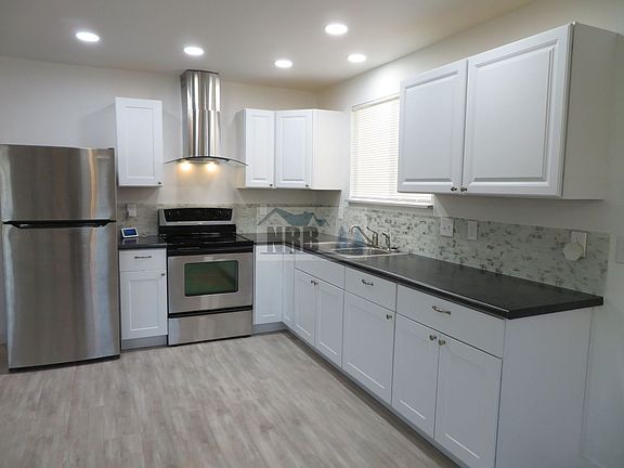 3rd image of 840 E 51st St