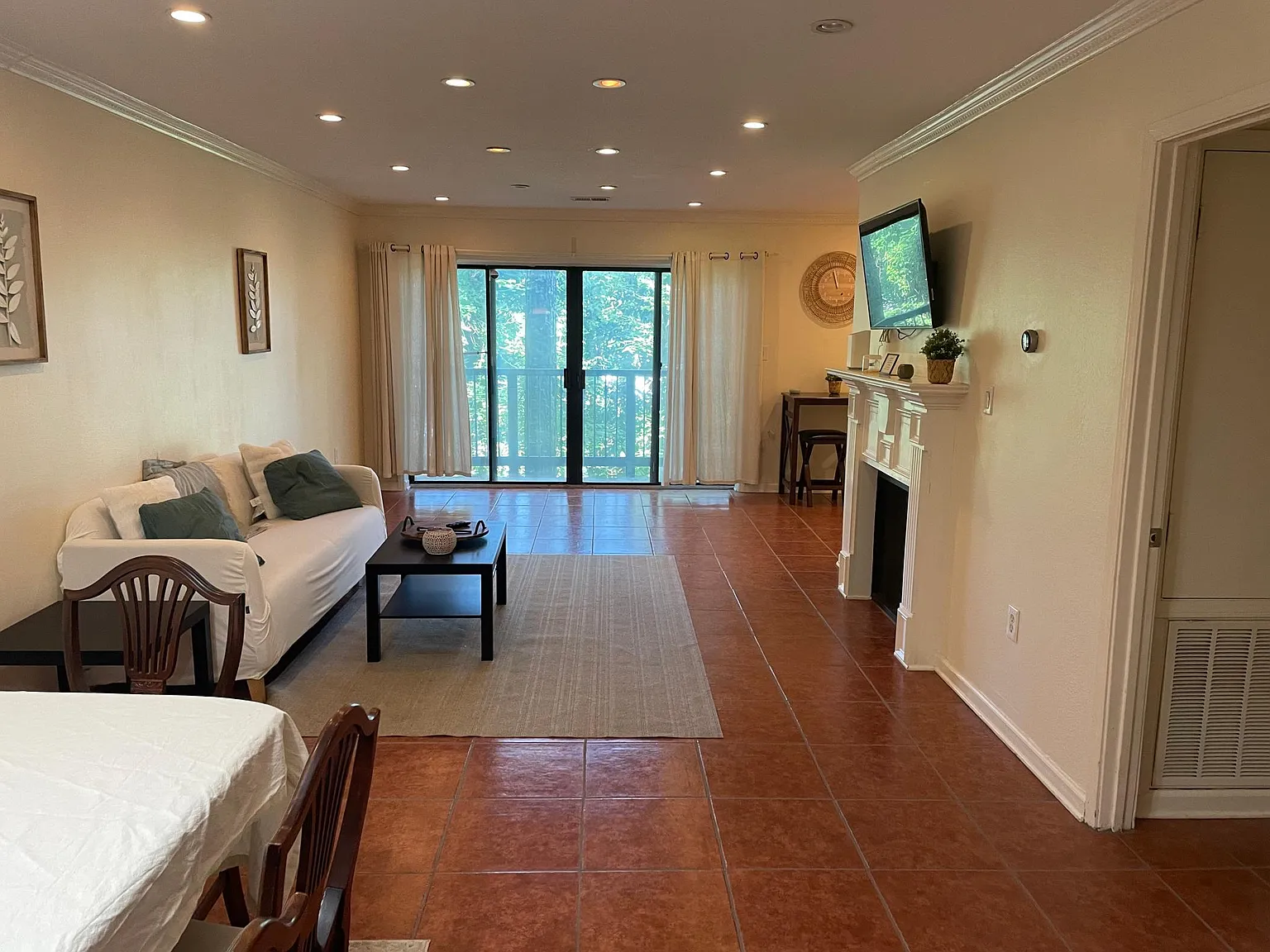 Pine Heights Dr NE, Atlanta — Photo 1