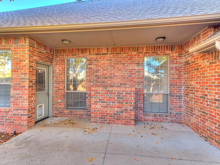 17121 Kemble Ln — Photo 21