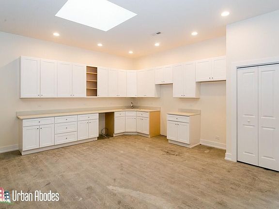 4th image of 4300 W Montrose Ave Unit 4