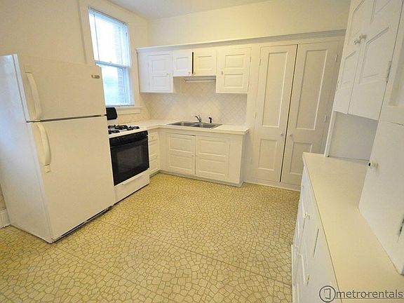 5th image of 121 Clinton Heights Ave