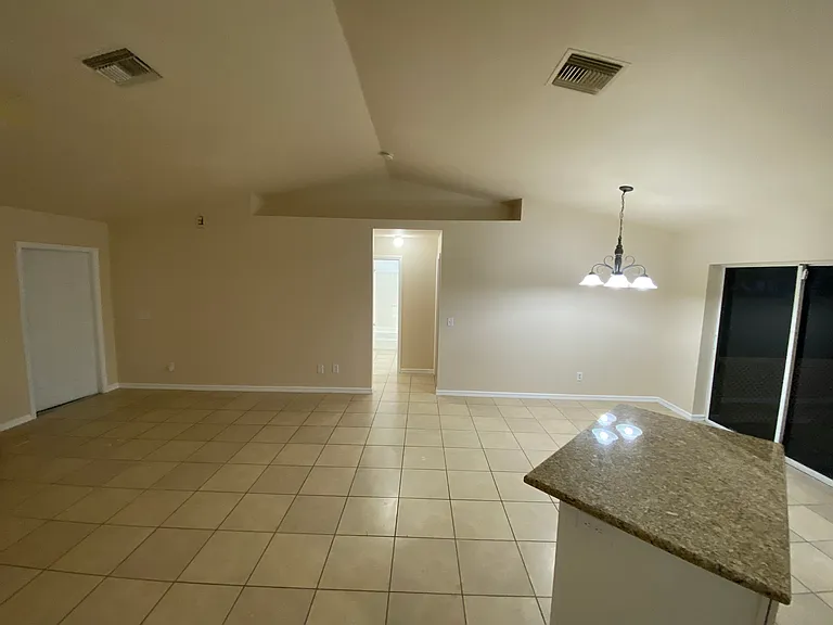 129 Zenith Cir — Photo 13