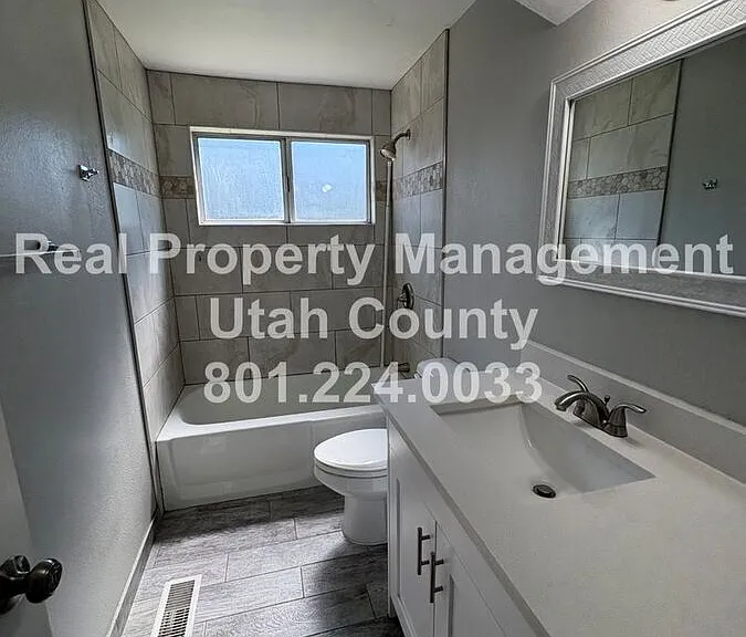 1474 N 375 W #B — Photo 5
