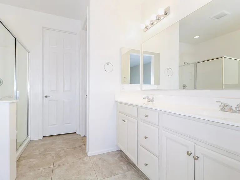 6114 S 30th Ln — Photo 10