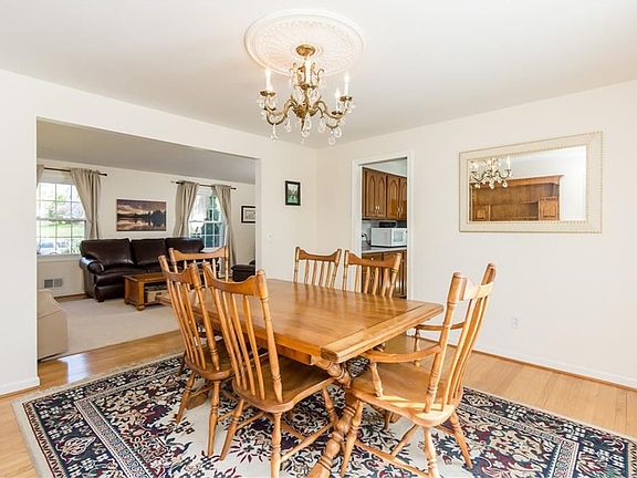 5th image of 16 Candlewood Cir
