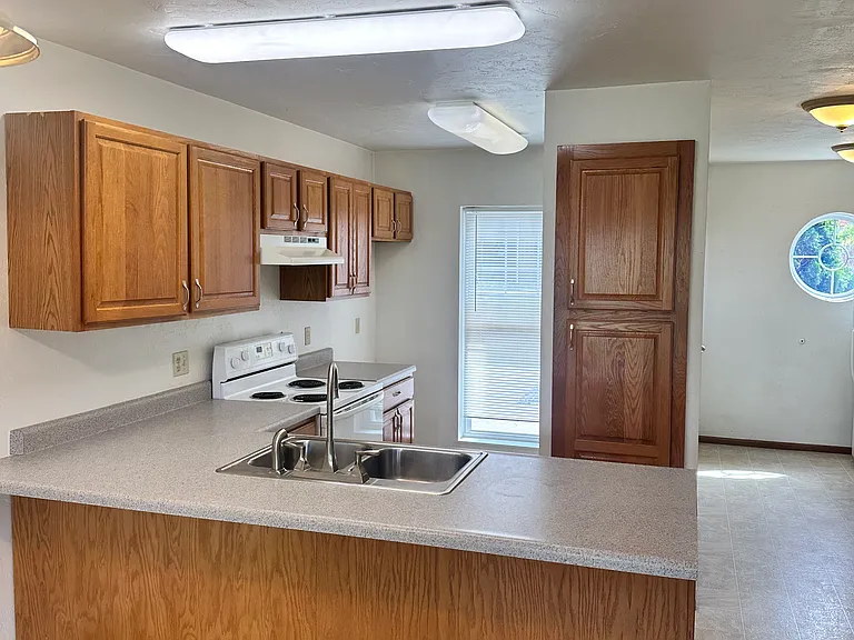 276 Kelly Blvd — Photo 5