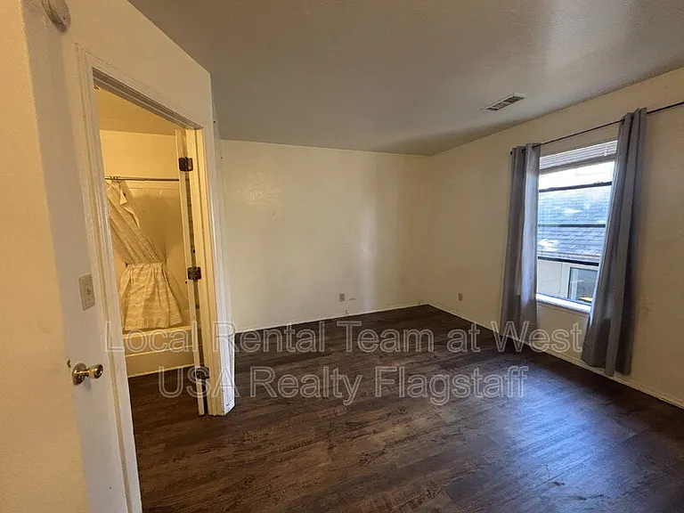 625 S Fountaine St #B — Photo 12