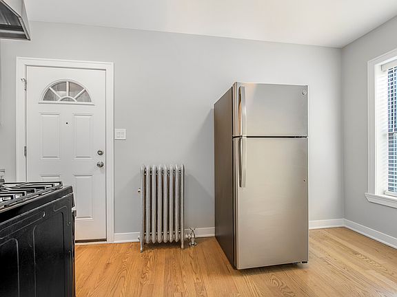3rd image of 516 W Cornelia Ave APT 318