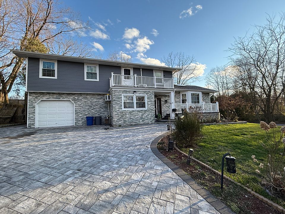 1st image of 2 Gloucester Dr