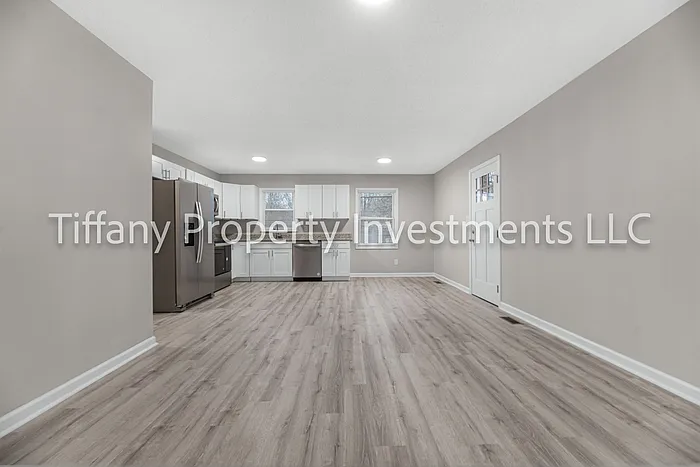 2331 Woodleaf Dr — Photo 7