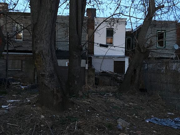 5th image of 2077 E Clementine St