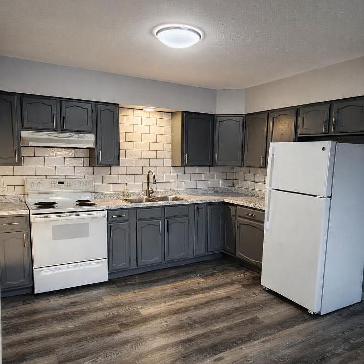 1st image of 114 Lake Ave S APT 18