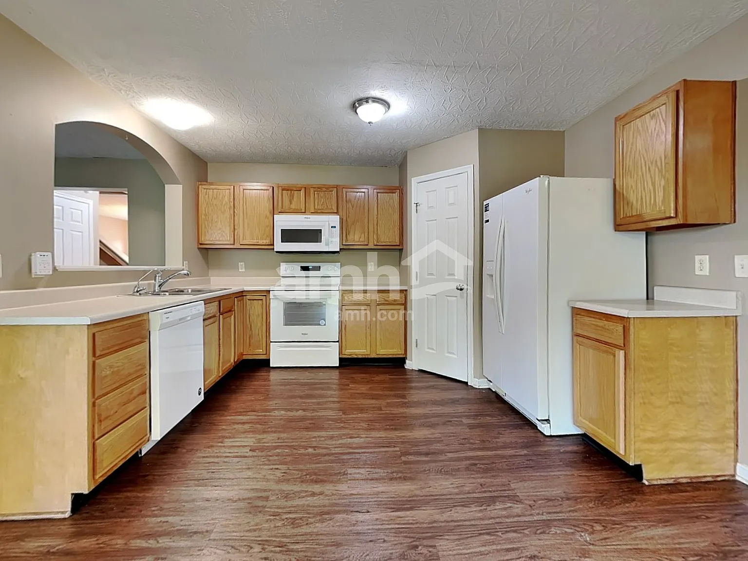 4 bed, 2.5 bath, 2500 sqft, $2,720 — Photo 3