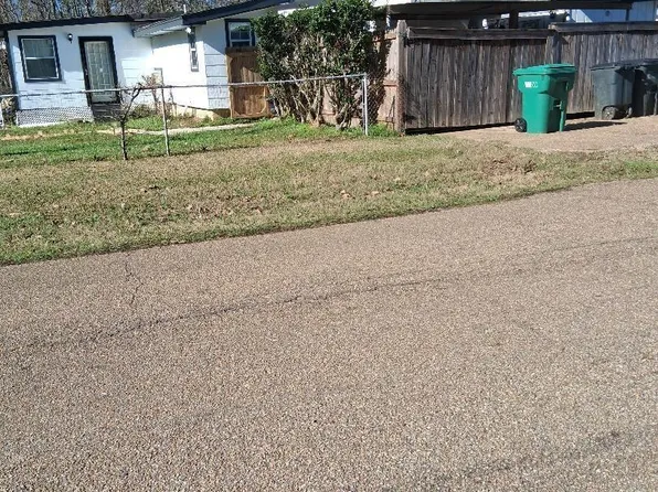 273 W Lake Dockery Dr, Byram, MS 39272