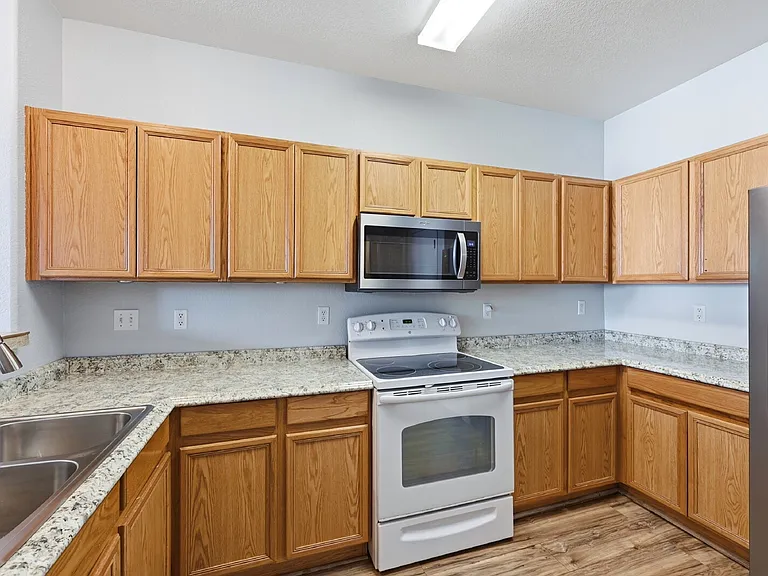 5882 Ensemble Hts — Photo 9