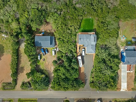 4th image of 323 Sand Dune Avenue NW