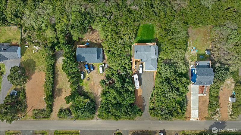 4th image of 323 Sand Dune Avenue NW