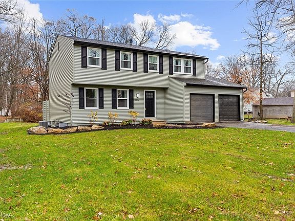 2nd image of 1318 Rosewood Dr NE
