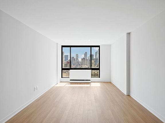 4th image of Columbus Cir #N20f