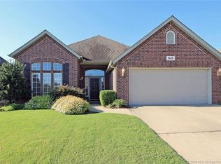7425 E Jackson St, Broken Arrow, OK 74014
