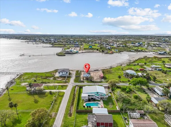 1048 16th St, San Leon, TX 77539