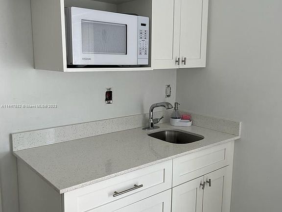 3rd image of 120 NW 10th Ave #1B