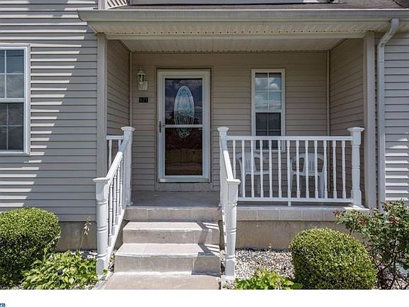 2nd image of 921 Olive St