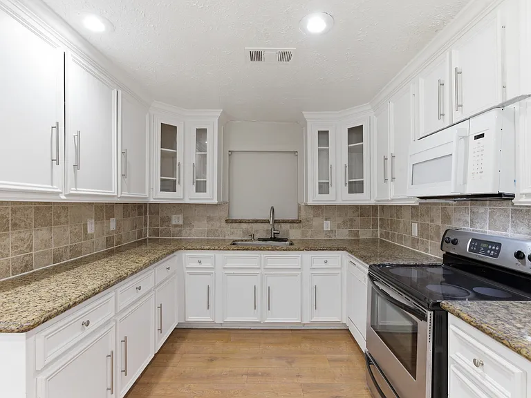 9638 Pine Lake Dr — Photo 16