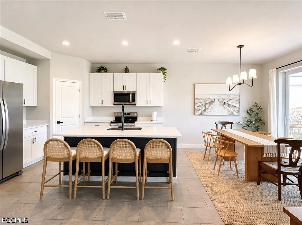 4 bed, 2.5 bath, 2621 sqft, $5,000 — Photo 3
