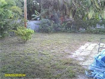 4th image of 619 SE 9th St