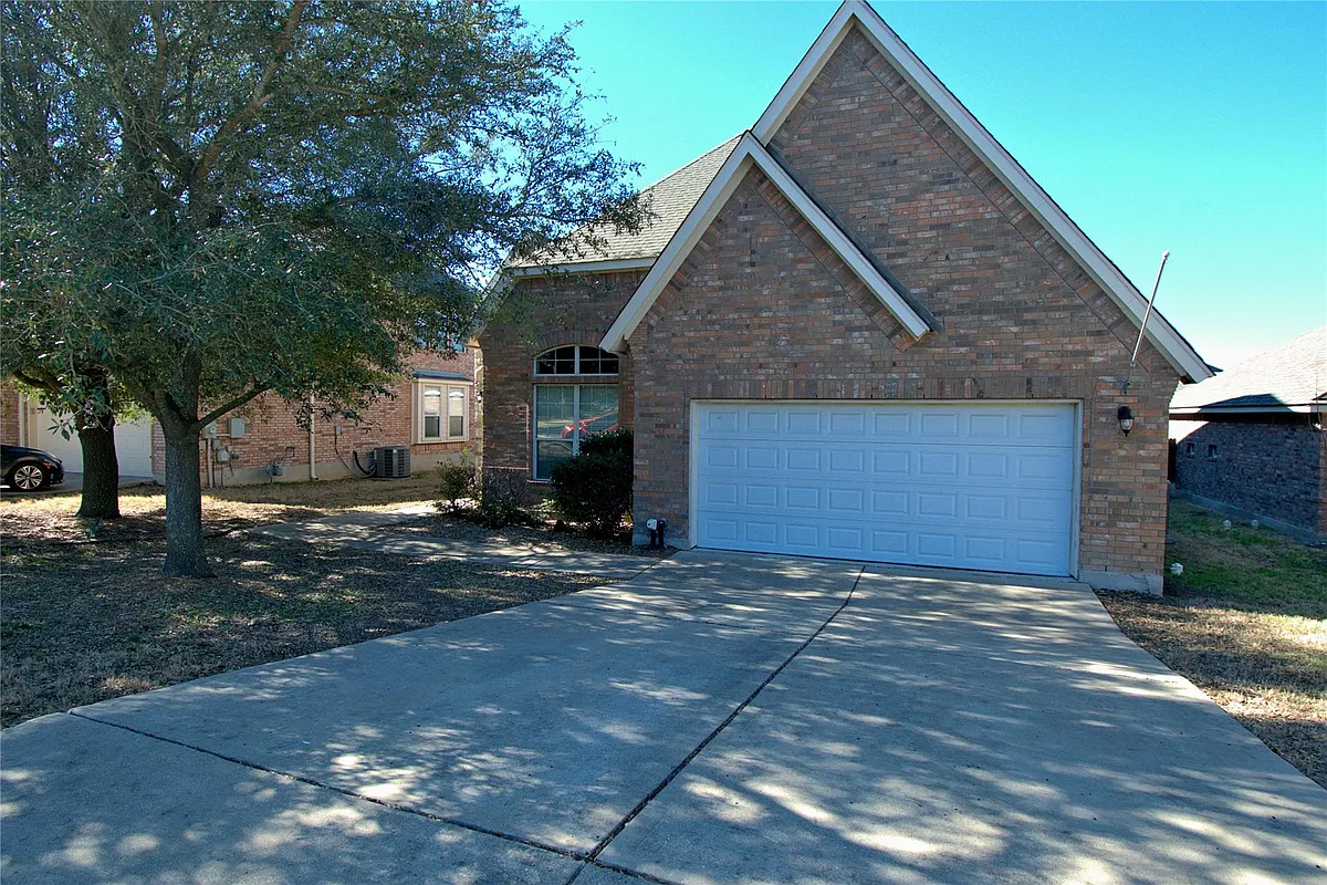 Building Photo - 125 Justin Leonard Dr