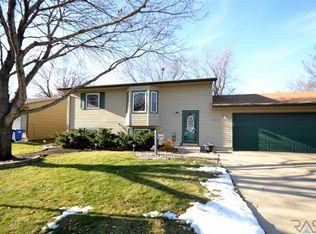 5105 S Holbrook Ave, Sioux Falls, SD 57106
