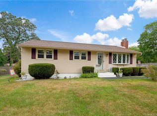 4 Aloha Dr, Enfield, CT 06082