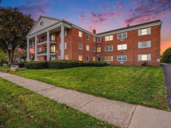 1249 Lakeshore Dr APT 328, Muskegon, MI 49441