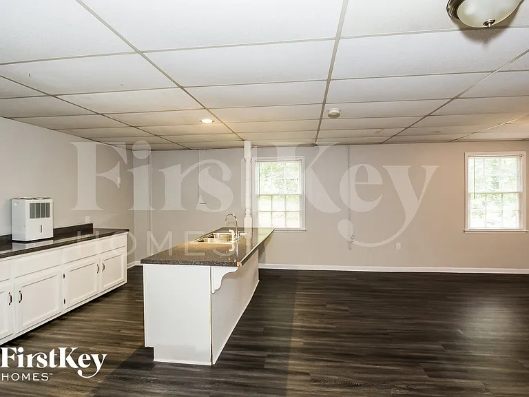 1105 Honeysuckle Dr — Photo 8