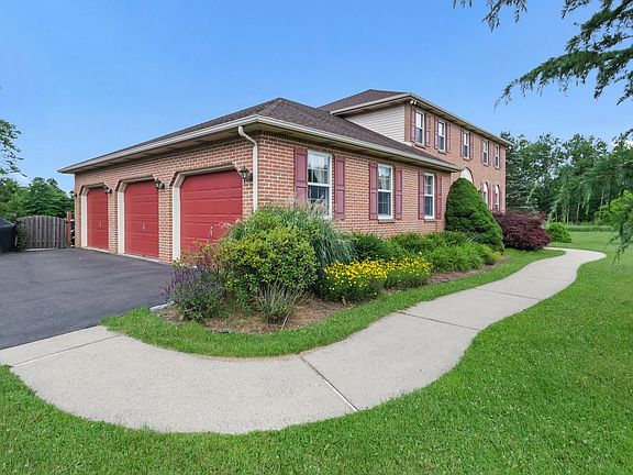 5th image of 6617 Blueberry Ln