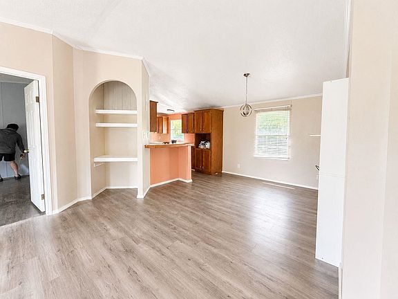 5th image of 118 Lockman St