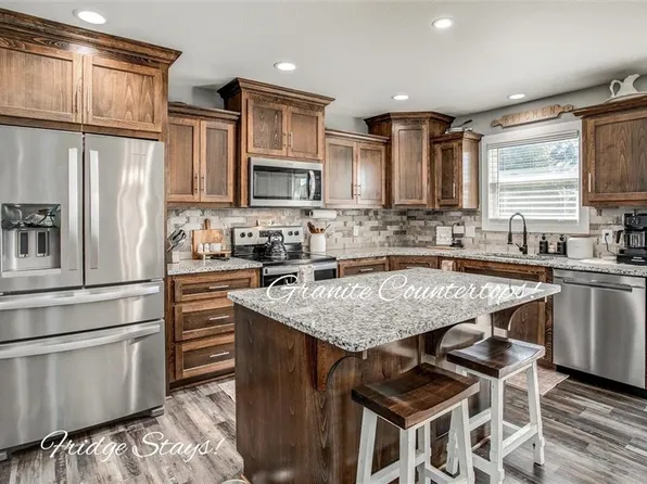 9709 E 221st St, Peculiar, MO 64078