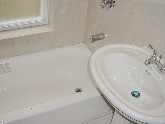 4th image of 1827 1/2 W Foster Ave #3