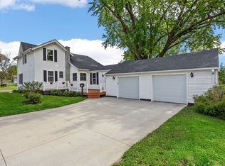 421 W 5th St, Monticello, IA 52310