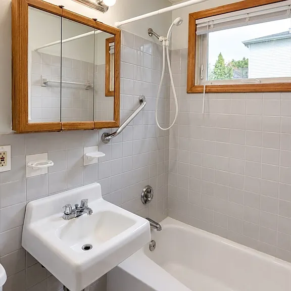 164 Hood St #1E — Photo 32