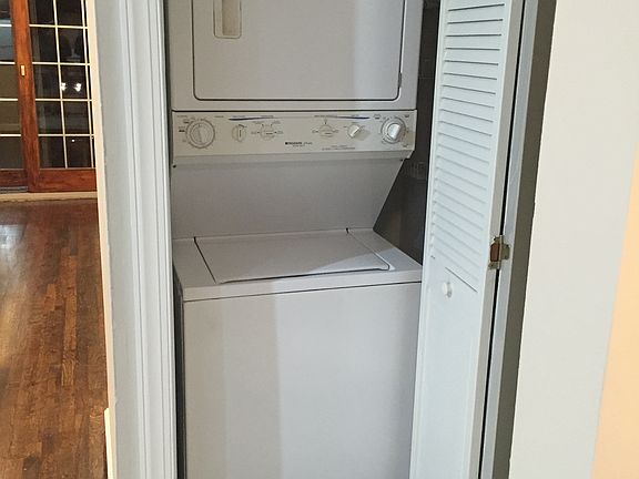 washer & dryer in unit