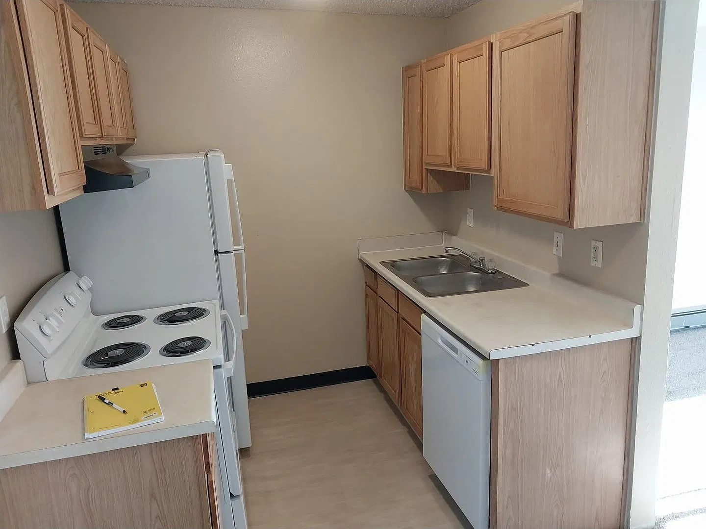 1 bedroom 1 bathroom upstairs apartment - Granvue Apartments — Photo 2