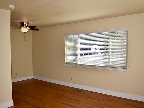 Entry with dining area