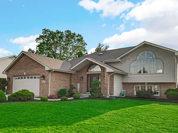 7426 Hamlin St, Schererville, IN 46375